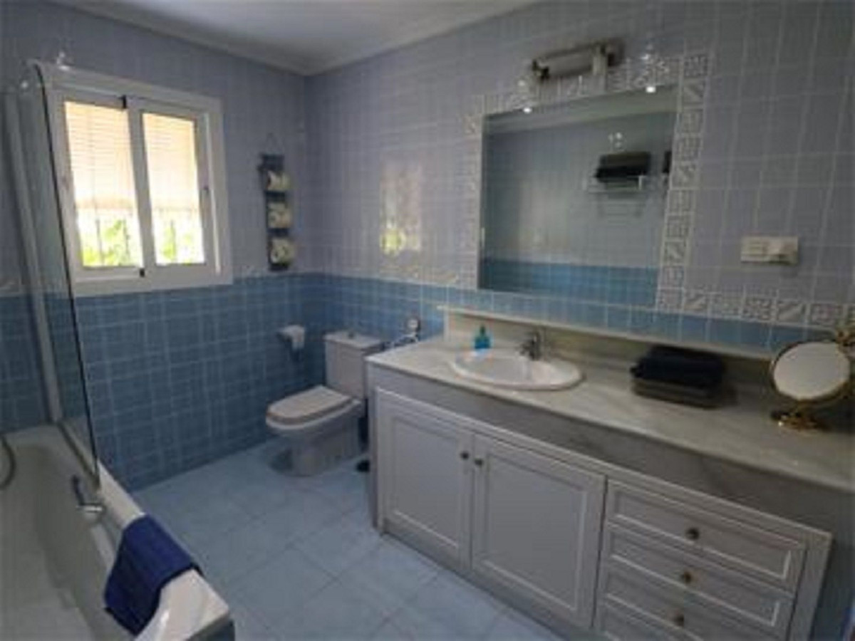 Se vende Villa - Chalet de 6 dormitorios en Costa Del Sol, Málaga, España