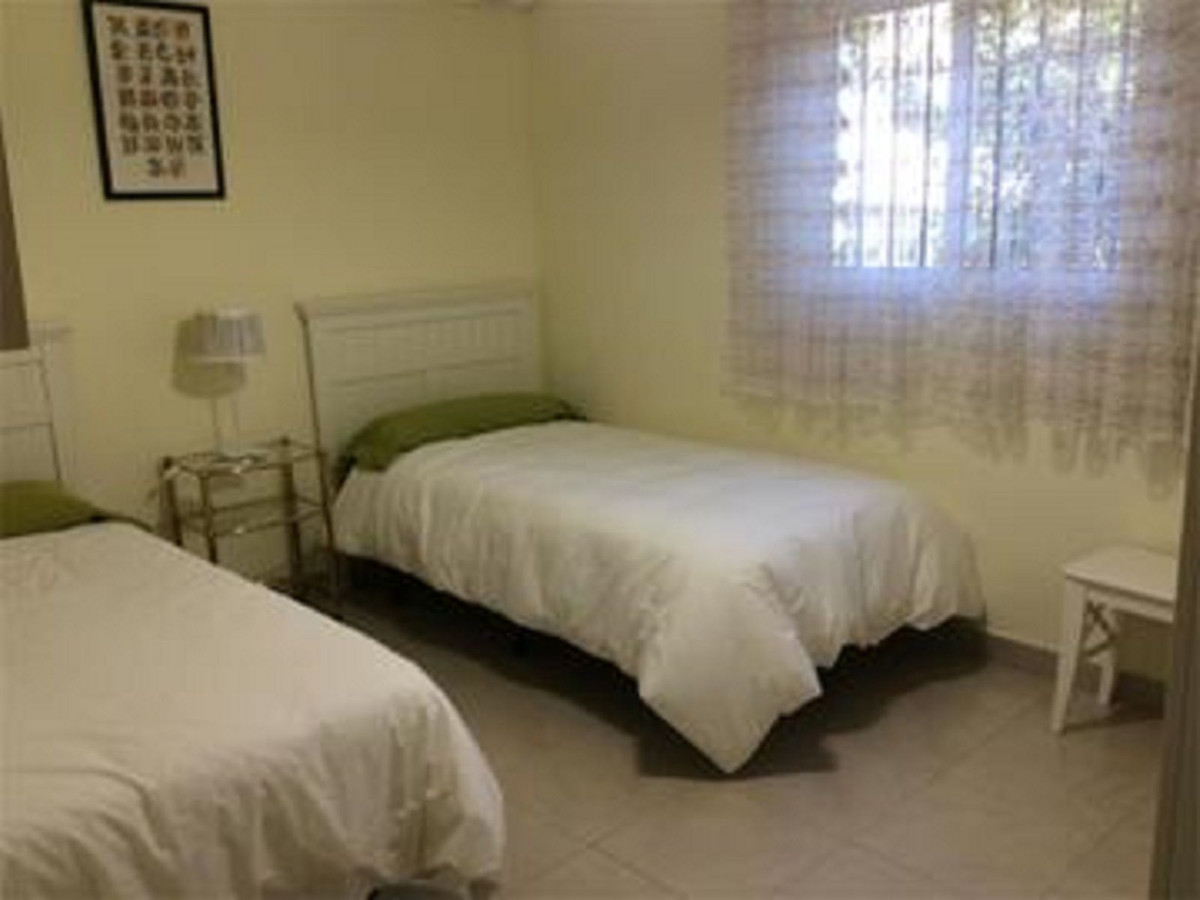 Se vende Villa - Chalet de 6 dormitorios en Costa Del Sol, Málaga, España