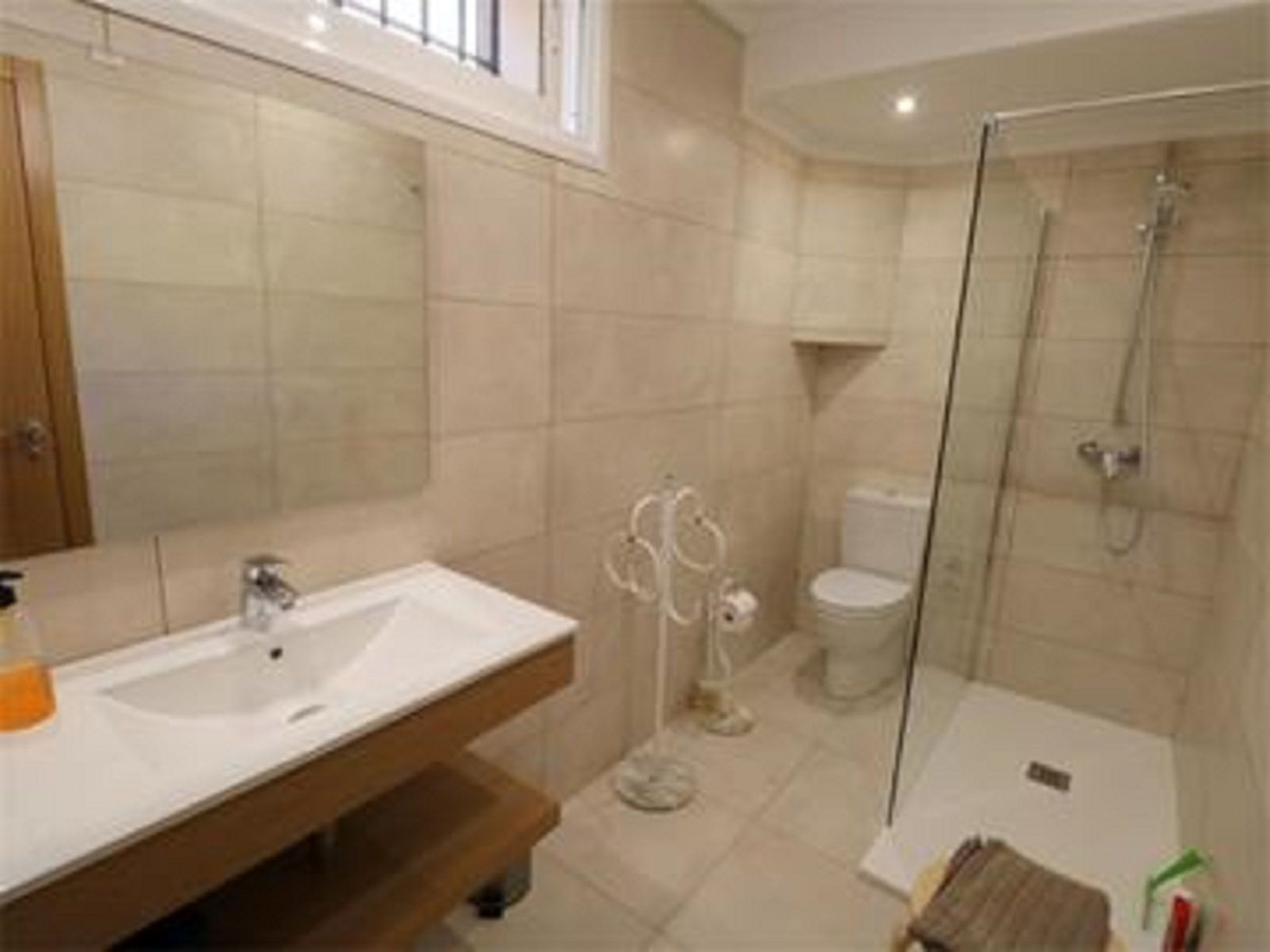 Se vende Villa - Chalet de 6 dormitorios en Costa Del Sol, Málaga, España