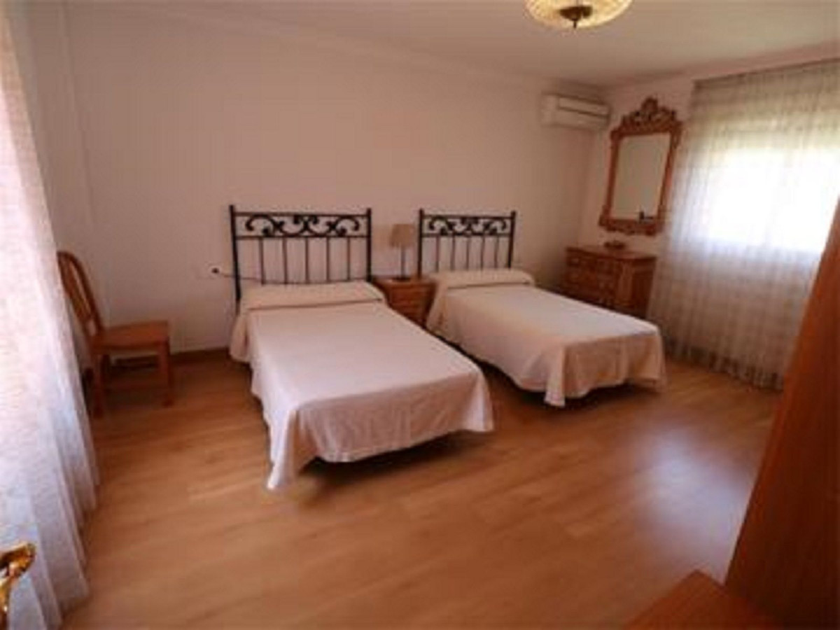 Se vende Villa - Chalet de 6 dormitorios en Costa Del Sol, Málaga, España