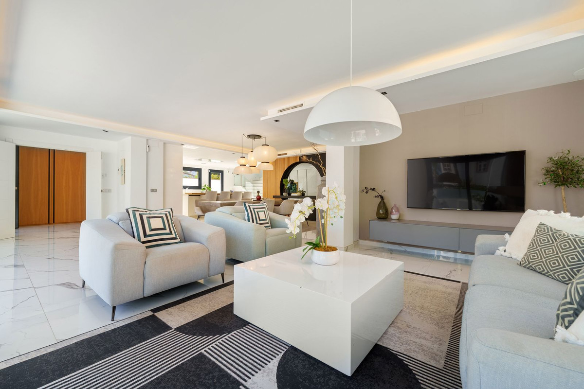 4 Bed Townhouse for sale in Nueva Andalucía Costa Del Sol, Málaga, Spain