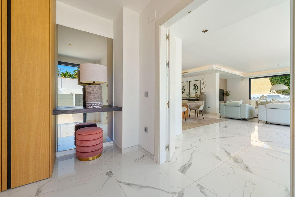 4 Bed Townhouse for sale in Nueva Andalucía Costa Del Sol, Málaga, Spain