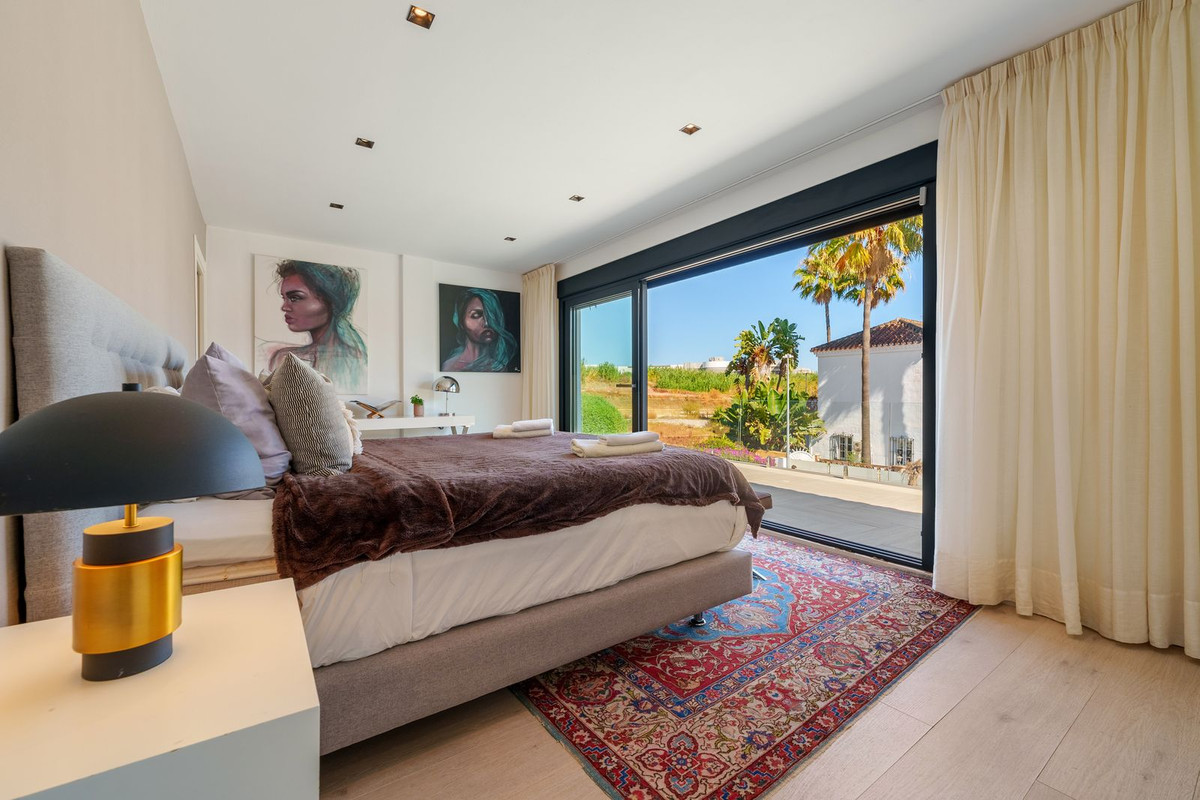 4 Bed Townhouse for sale in Nueva Andalucía Costa Del Sol, Málaga, Spain