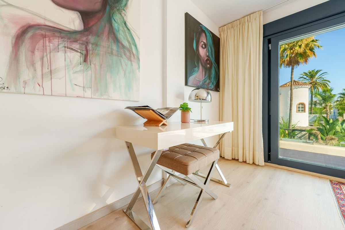 4 Bed Townhouse for sale in Nueva Andalucía Costa Del Sol, Málaga, Spain
