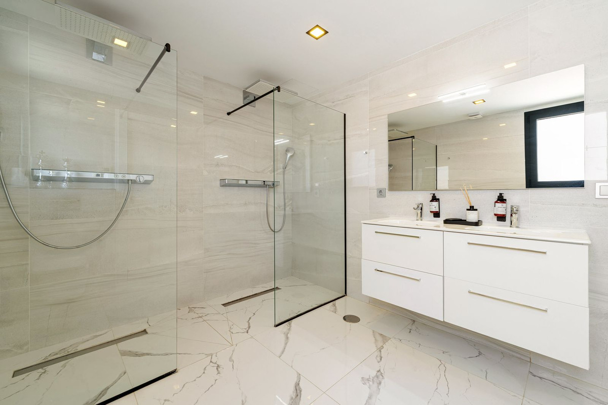 4 Bed Townhouse for sale in Nueva Andalucía Costa Del Sol, Málaga, Spain