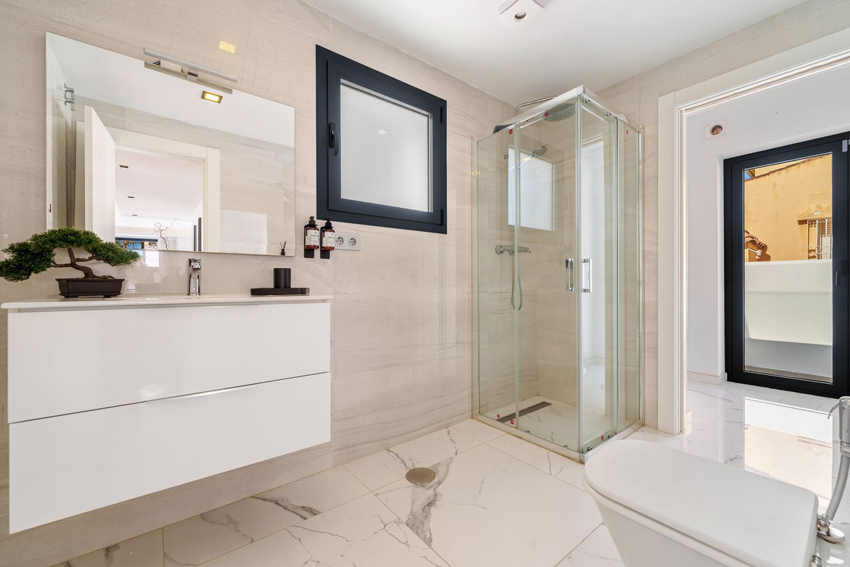 4 Bed Townhouse for sale in Nueva Andalucía Costa Del Sol, Málaga, Spain