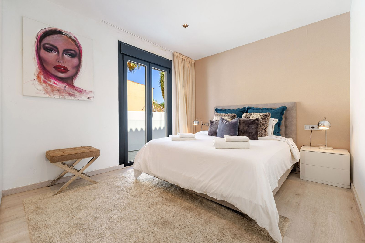 4 Bed Townhouse for sale in Nueva Andalucía Costa Del Sol, Málaga, Spain