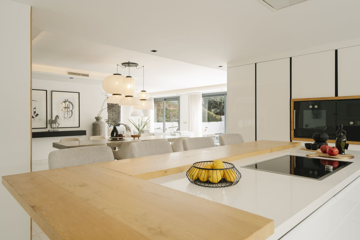 4 Bed Townhouse for sale in Nueva Andalucía Costa Del Sol, Málaga, Spain
