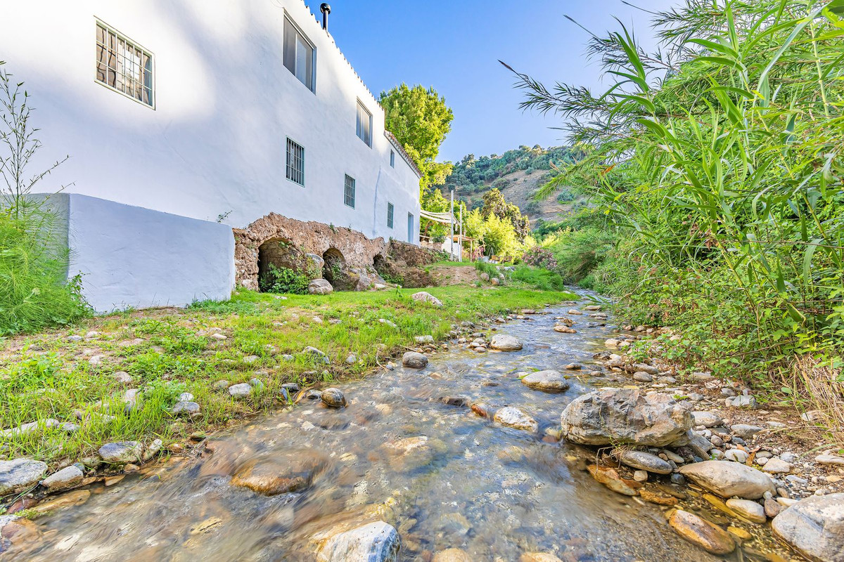 Se vende Finca - Cortijo de 4 dormitorios en Costa Del Sol, Málaga, España