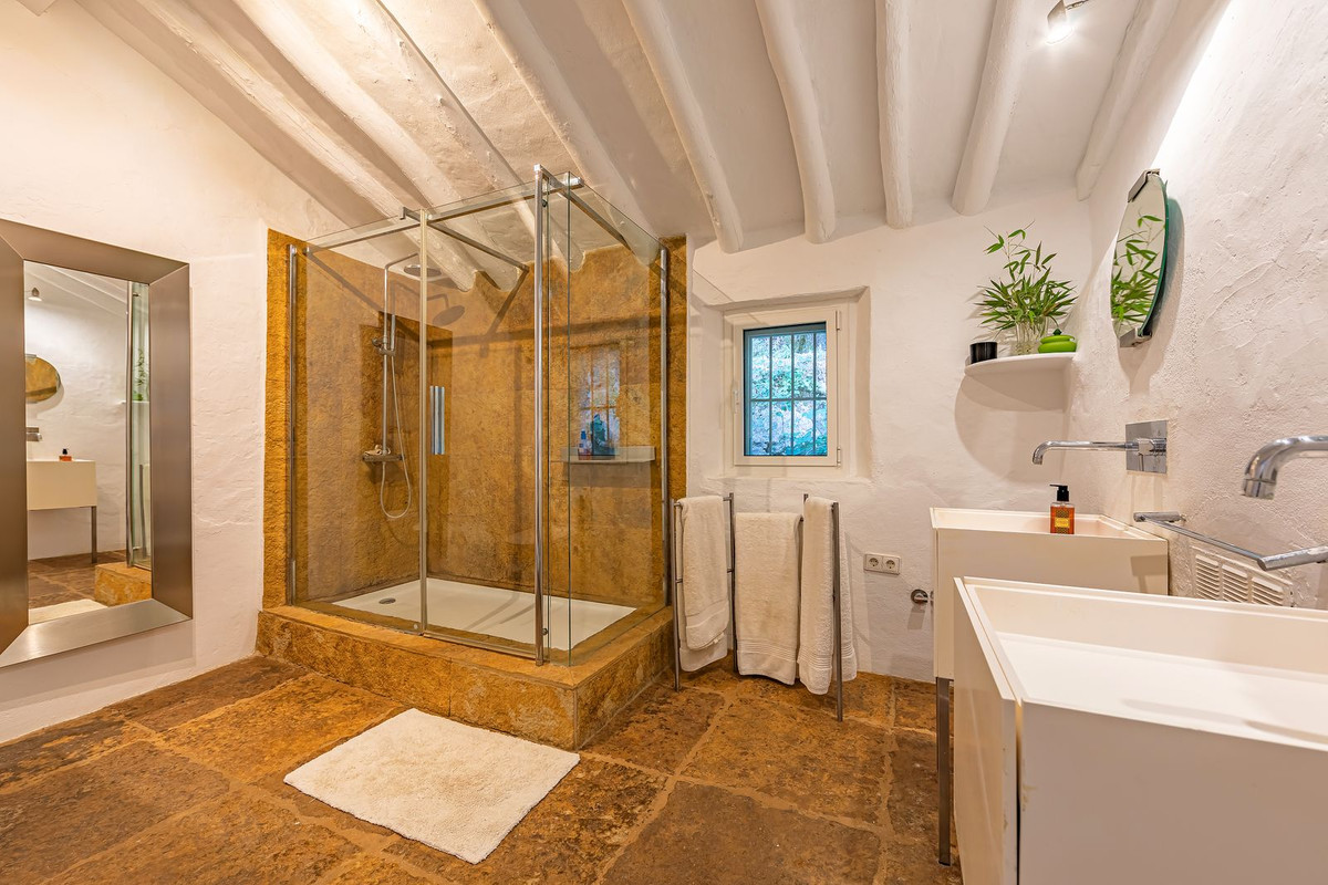 Se vende Finca - Cortijo de 4 dormitorios en Costa Del Sol, Málaga, España