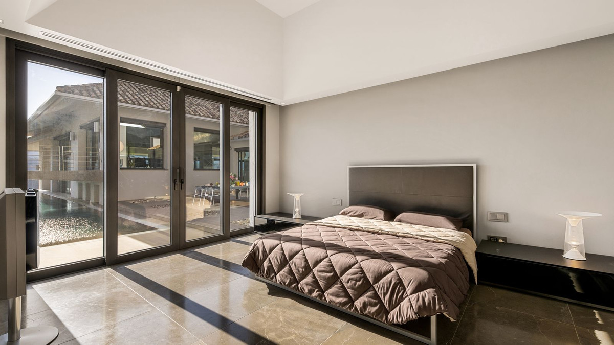 Se vende Villa - Chalet de 5 dormitorios en Costa Del Sol, Málaga, España