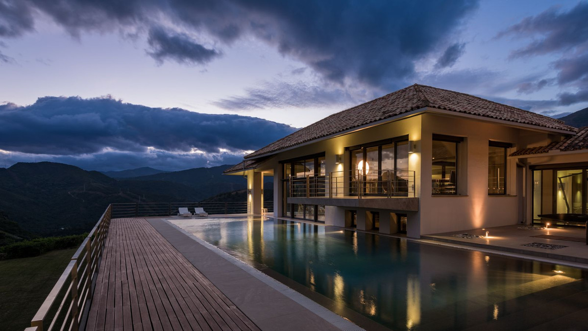 Se vende Villa - Chalet de 5 dormitorios en Costa Del Sol, Málaga, España