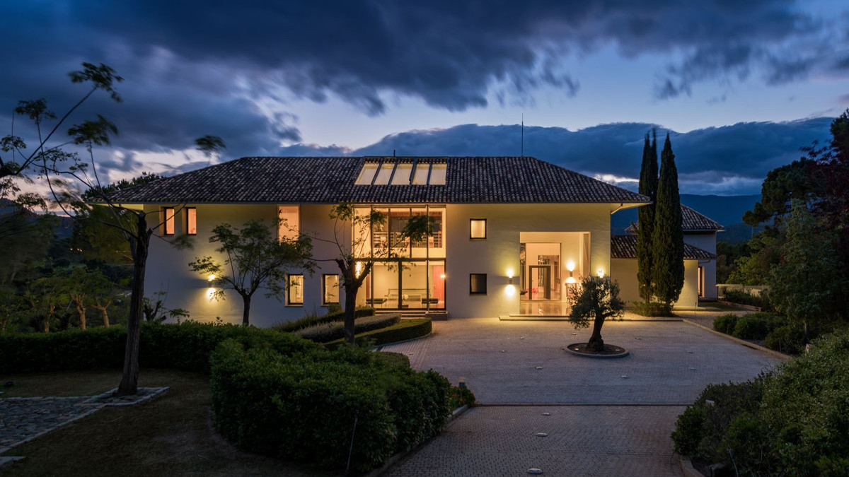 Se vende Villa - Chalet de 5 dormitorios en Costa Del Sol, Málaga, España