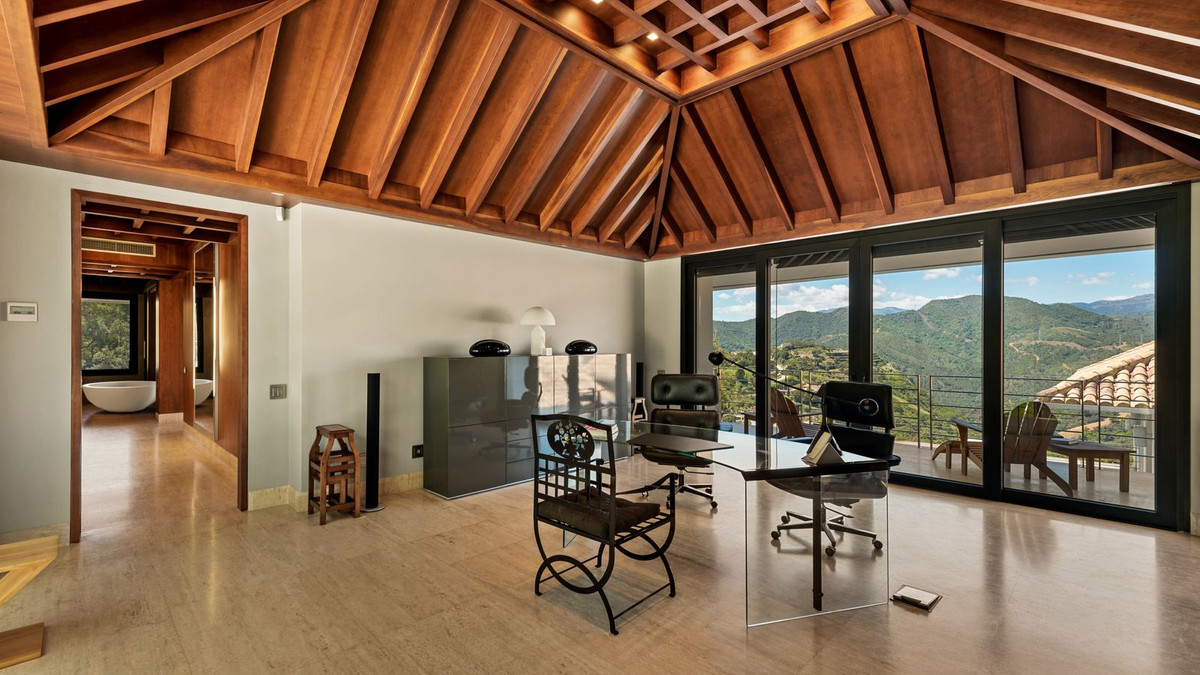 Se vende Villa - Chalet de 5 dormitorios en Costa Del Sol, Málaga, España