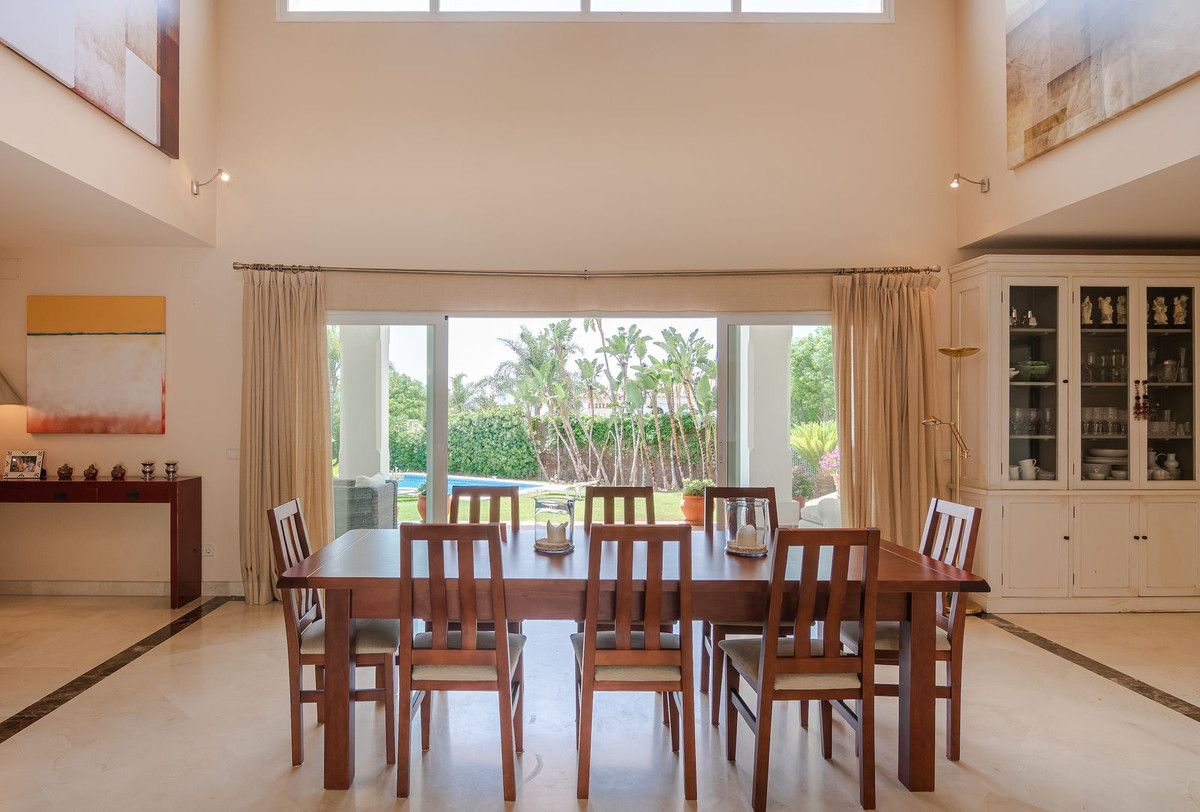 Se vende Villa - Chalet de 6 dormitorios en Costa Del Sol, Málaga, España