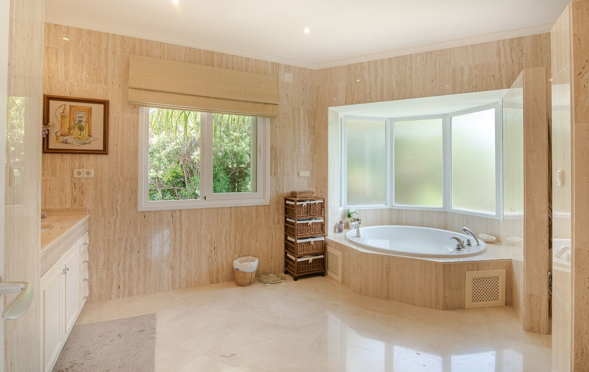 Se vende Villa - Chalet de 6 dormitorios en Costa Del Sol, Málaga, España