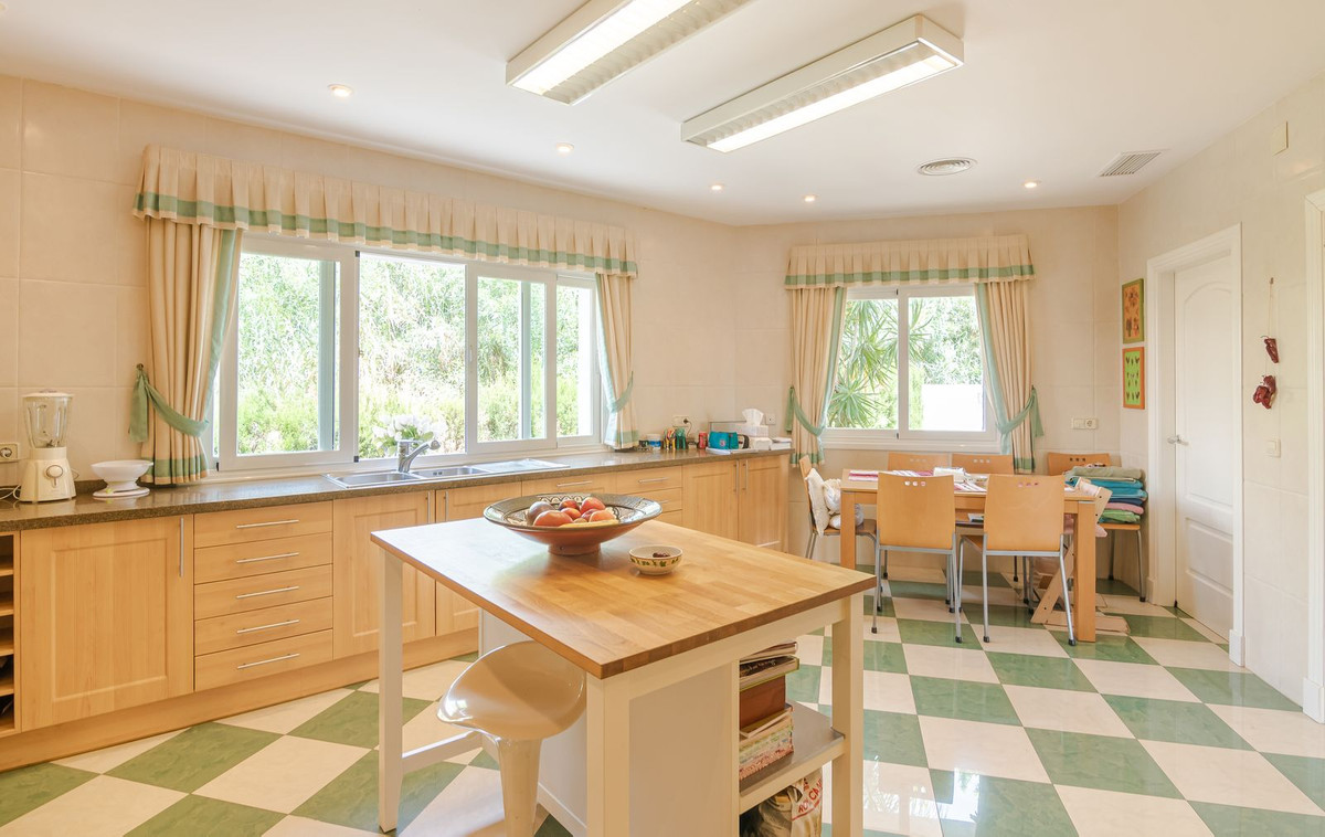Se vende Villa - Chalet de 6 dormitorios en Costa Del Sol, Málaga, España