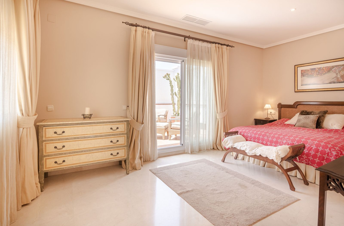 Se vende Villa - Chalet de 6 dormitorios en Costa Del Sol, Málaga, España