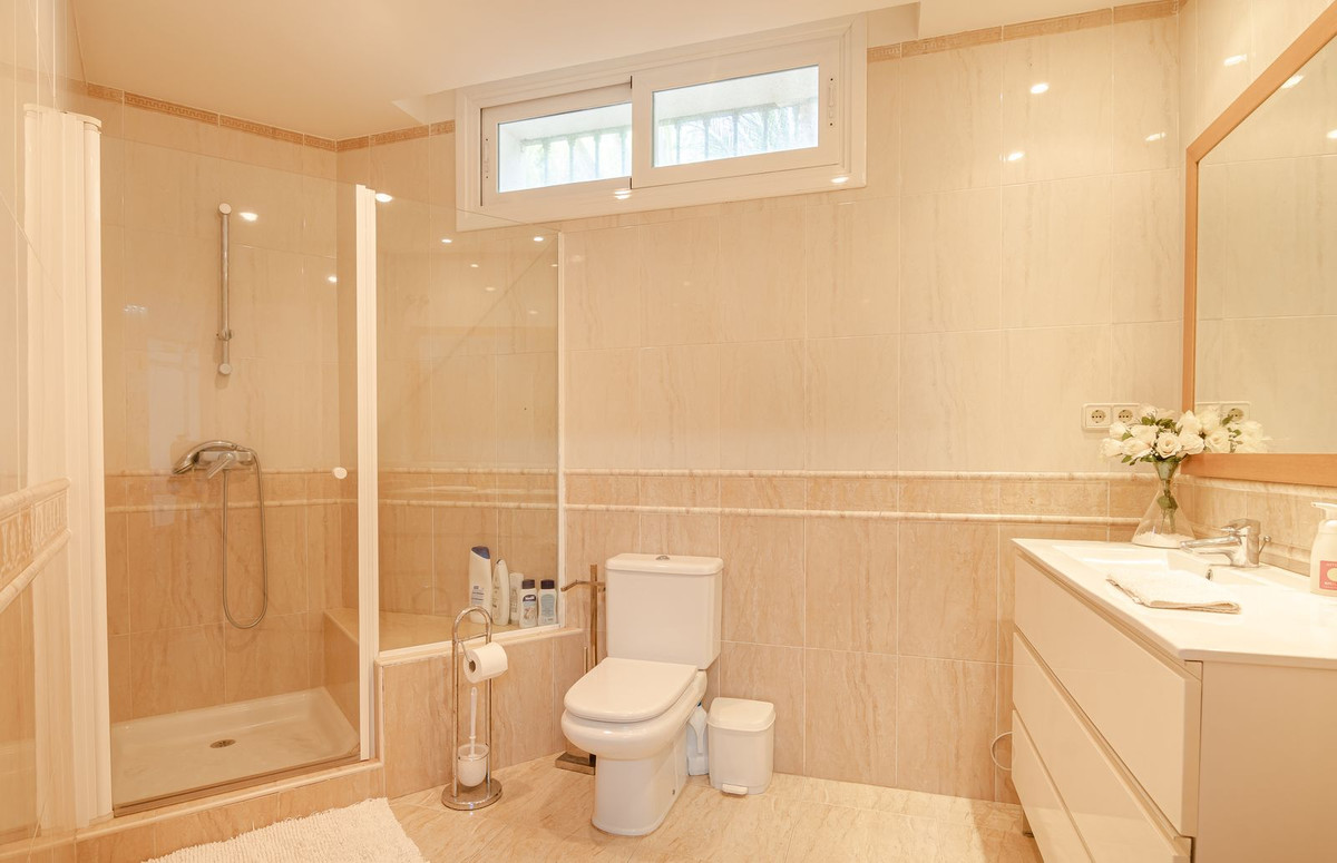 Se vende Villa - Chalet de 6 dormitorios en Costa Del Sol, Málaga, España