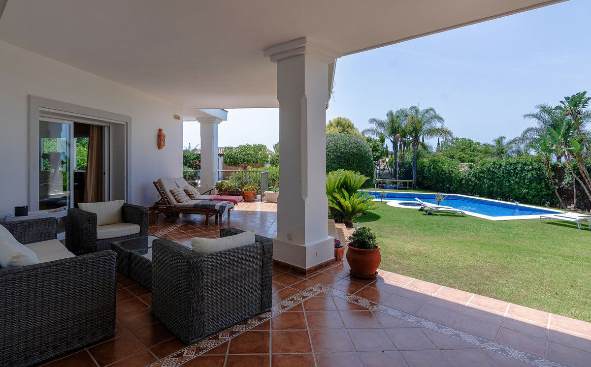 Se vende Villa - Chalet de 6 dormitorios en Costa Del Sol, Málaga, España