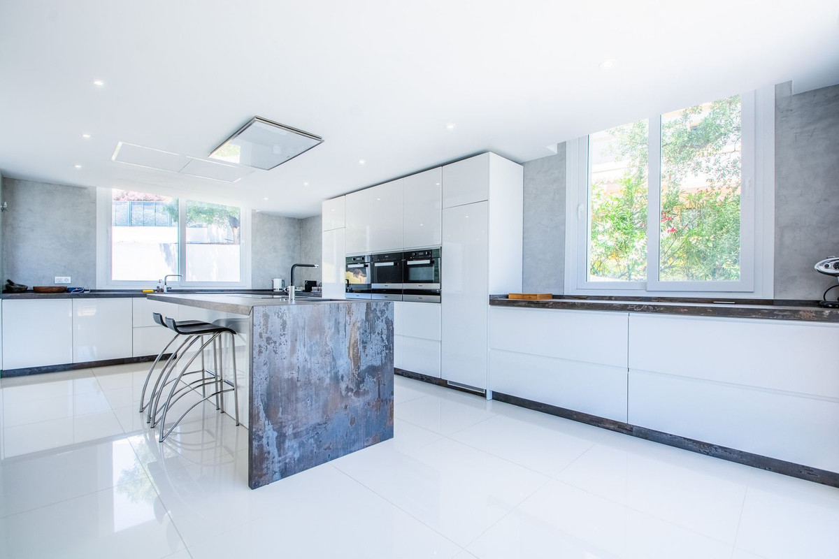 Se vende Villa - Chalet de 7 dormitorios en Costa Del Sol, Málaga, España