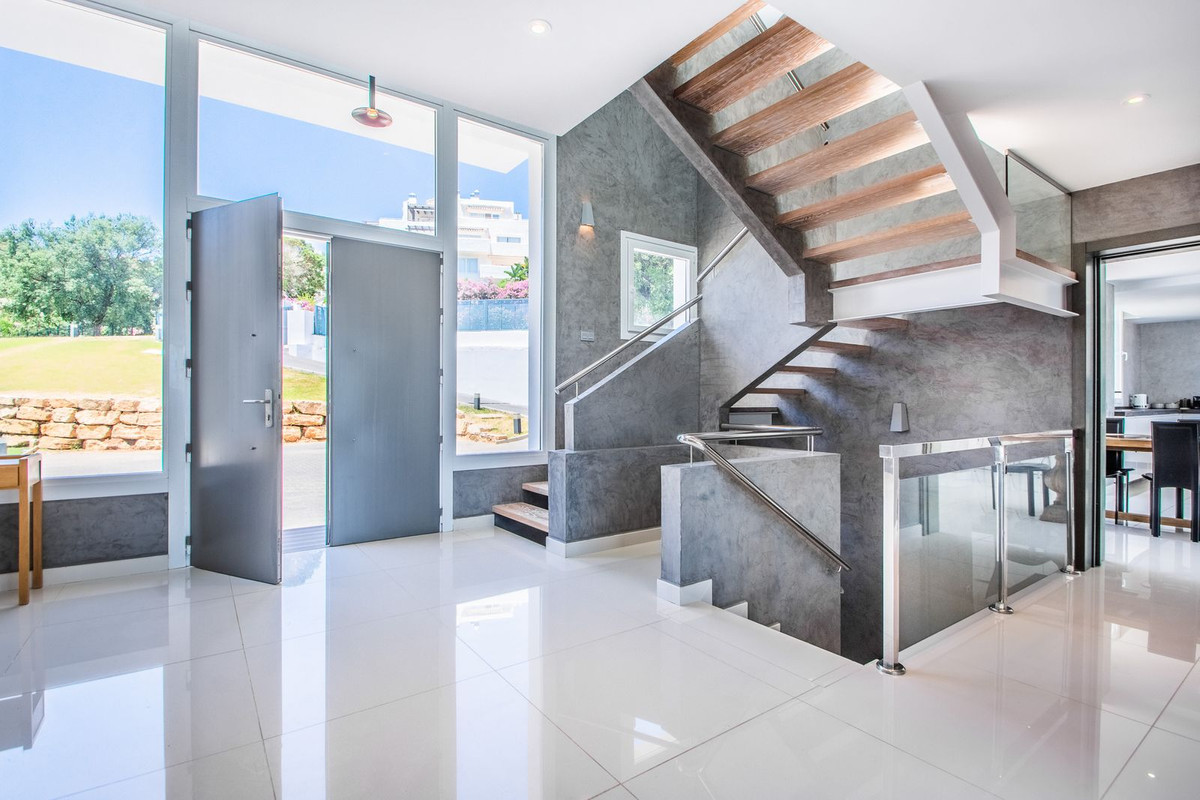 Se vende Villa - Chalet de 7 dormitorios en Costa Del Sol, Málaga, España