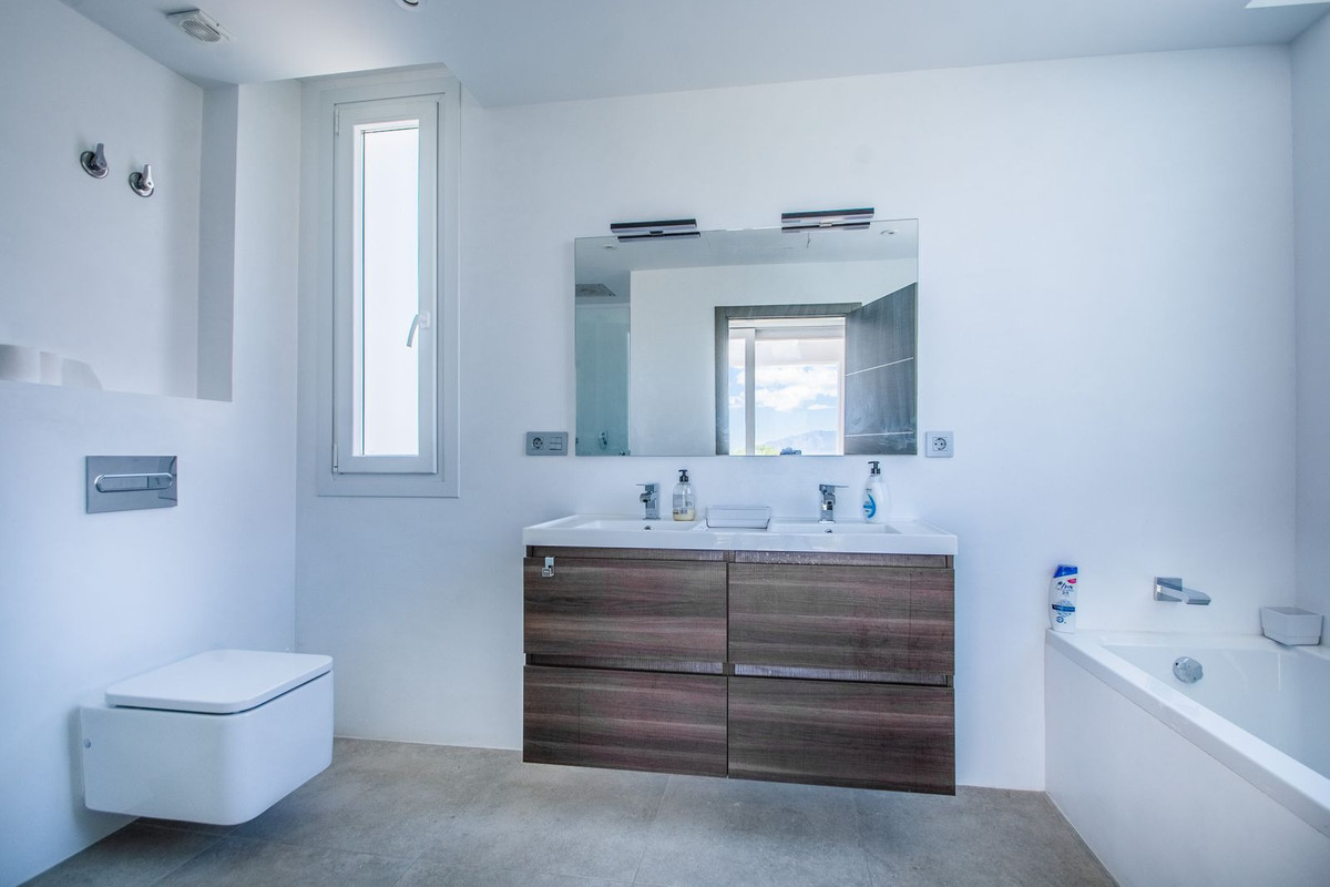 Se vende Villa - Chalet de 7 dormitorios en Costa Del Sol, Málaga, España
