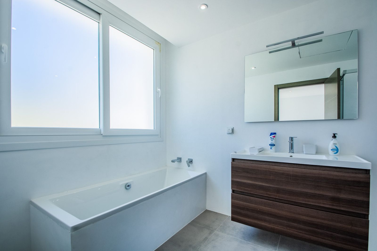 Se vende Villa - Chalet de 7 dormitorios en Costa Del Sol, Málaga, España