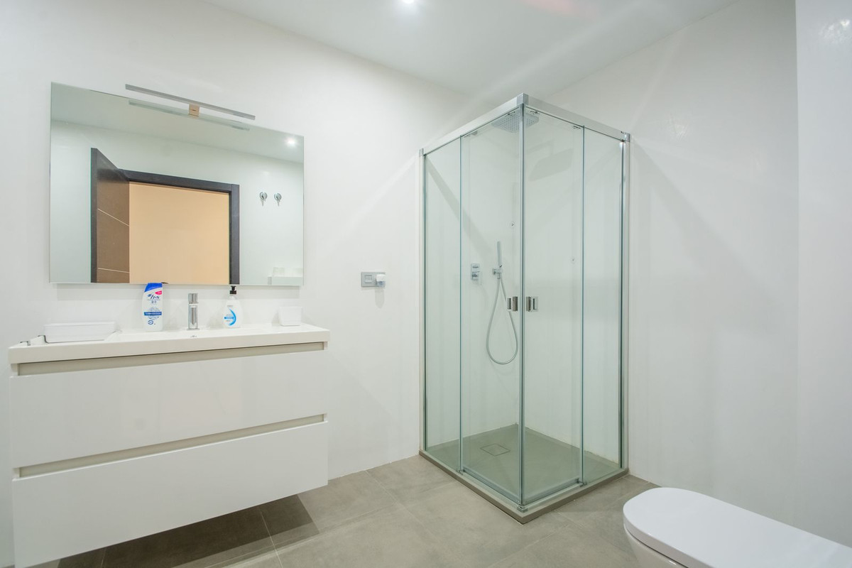 Se vende Villa - Chalet de 7 dormitorios en Costa Del Sol, Málaga, España