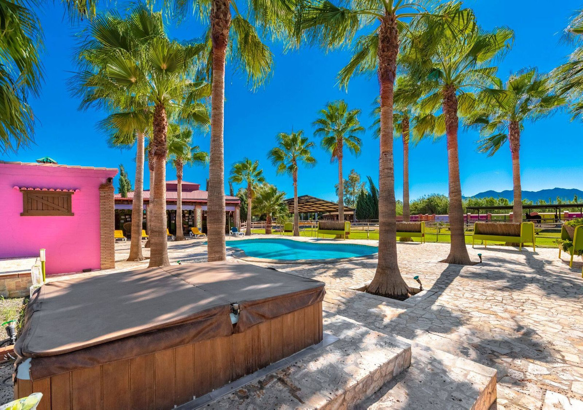 Se vende Hotel de 12 dormitorios en Costa Del Sol, Málaga, España