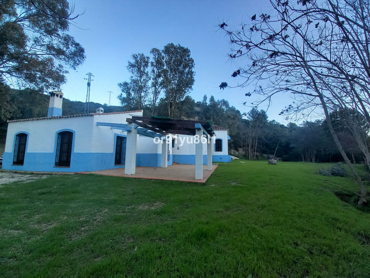 Se vende Finca - Cortijo de 5 dormitorios en Costa Del Sol, Málaga, España