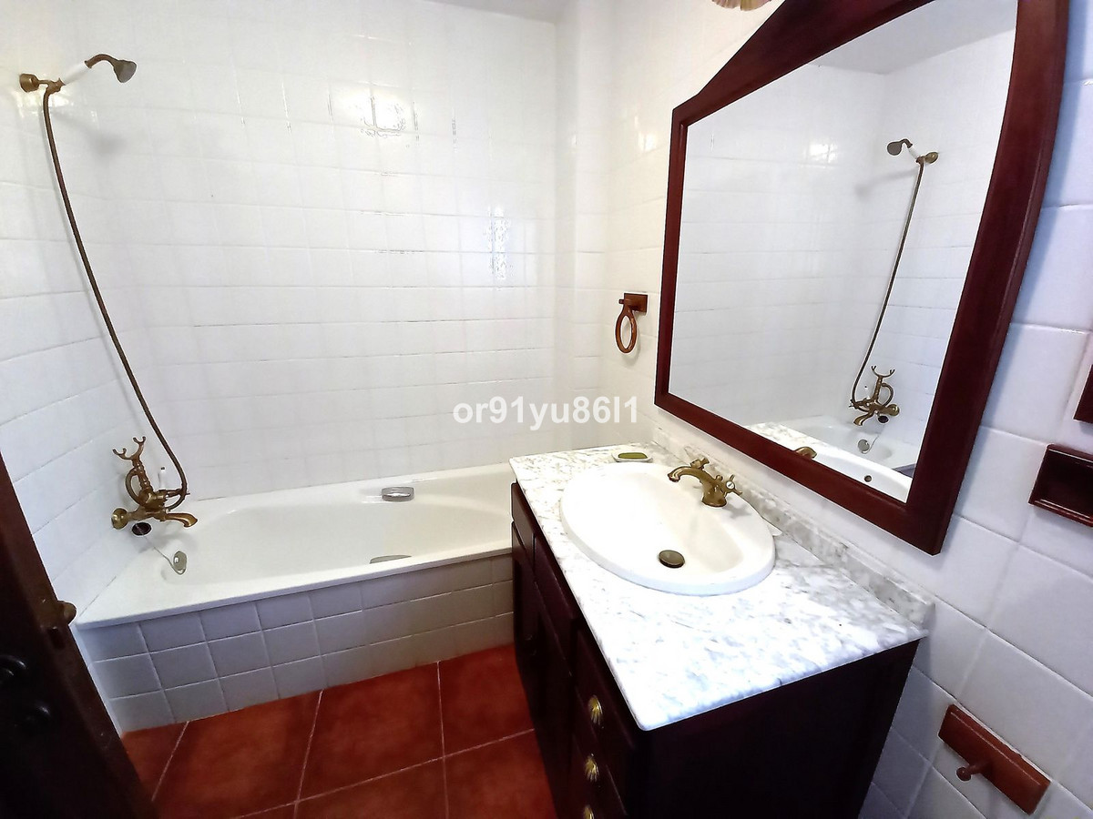 Se vende Finca - Cortijo de 5 dormitorios en Costa Del Sol, Málaga, España