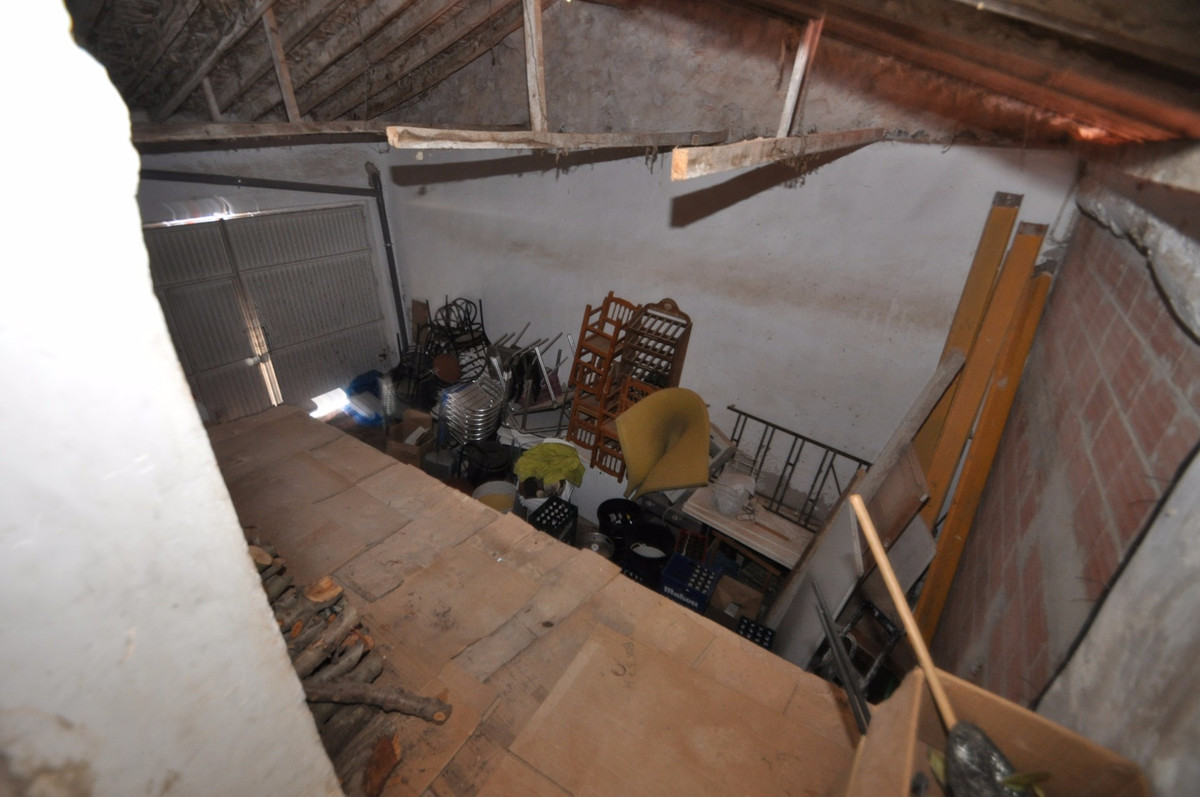 3 Bed Commercial unit for sale in Pinoso Costa Blanca, Alicante, Spain