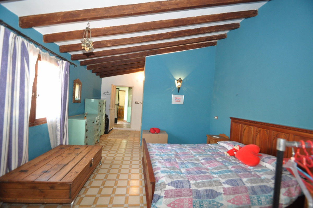 3 Bed Commercial unit for sale in Pinoso Costa Blanca, Alicante, Spain
