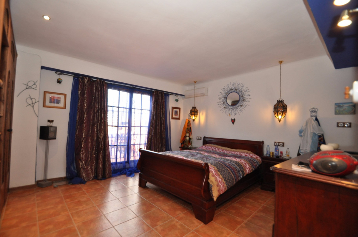 3 Bed Commercial unit for sale in Pinoso Costa Blanca, Alicante, Spain