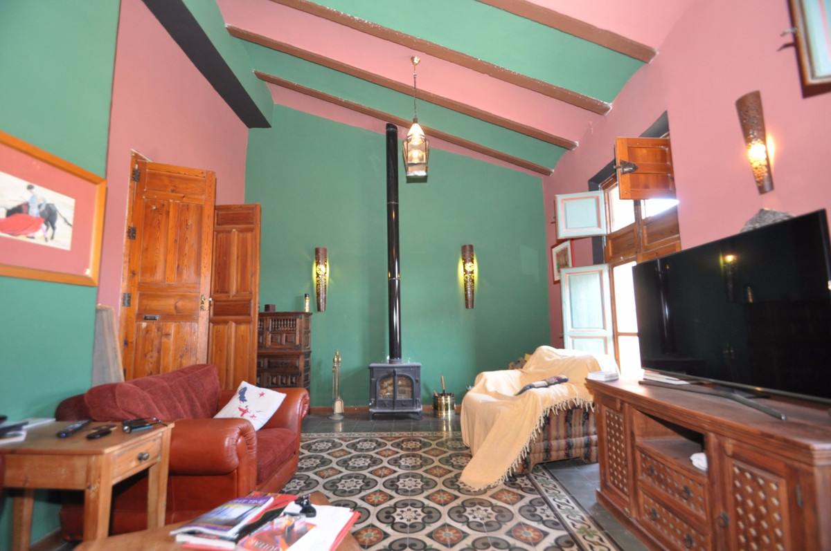3 Bed Commercial unit for sale in Pinoso Costa Blanca, Alicante, Spain