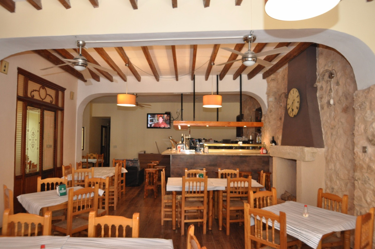 3 Bed Commercial unit for sale in Pinoso Costa Blanca, Alicante, Spain