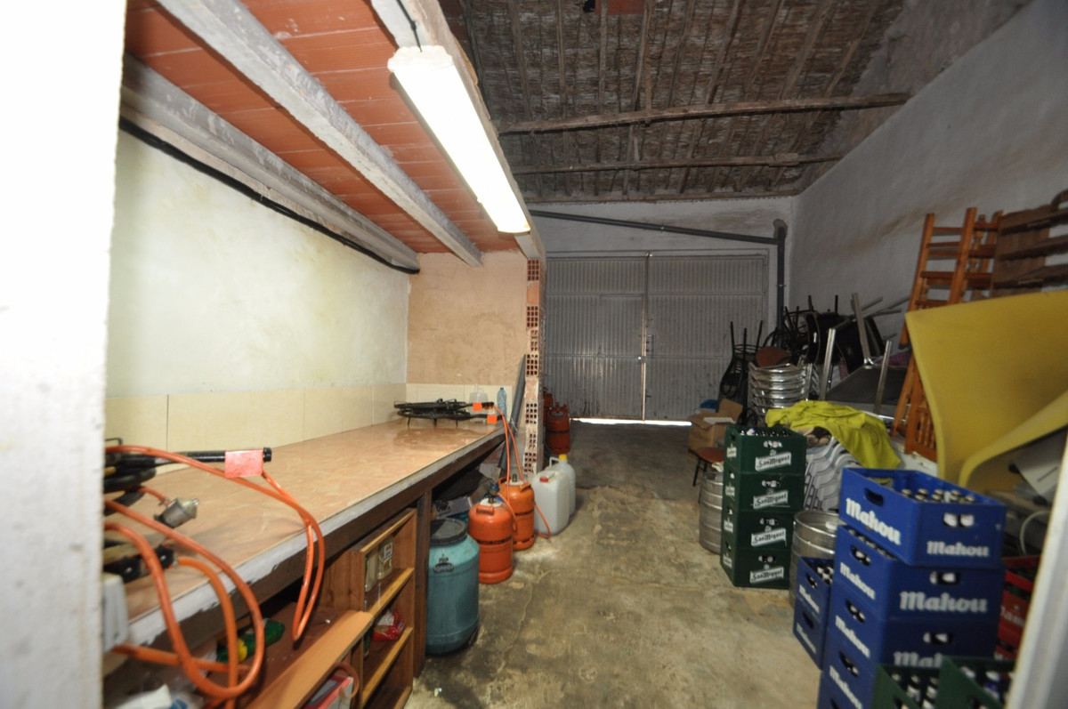 3 Bed Commercial unit for sale in Pinoso Costa Blanca, Alicante, Spain