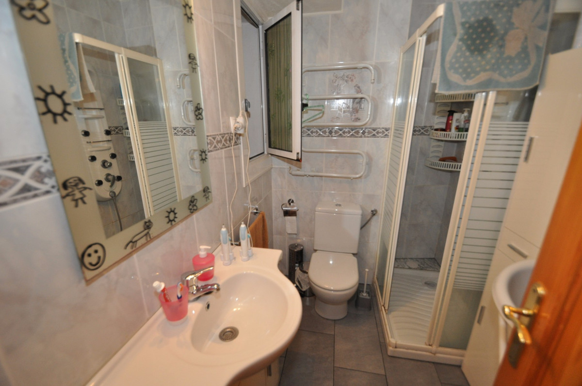 Se vende Apartamento Planta Media de 3 dormitorios en Costa Blanca, Alicante, España