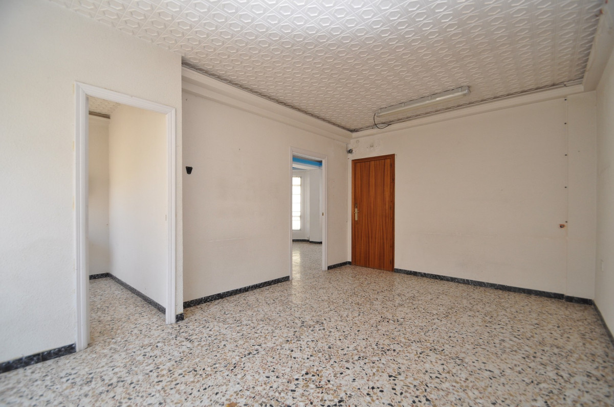 5 Bed Apartment for sale in Pinoso Costa Blanca, Alicante, Spain