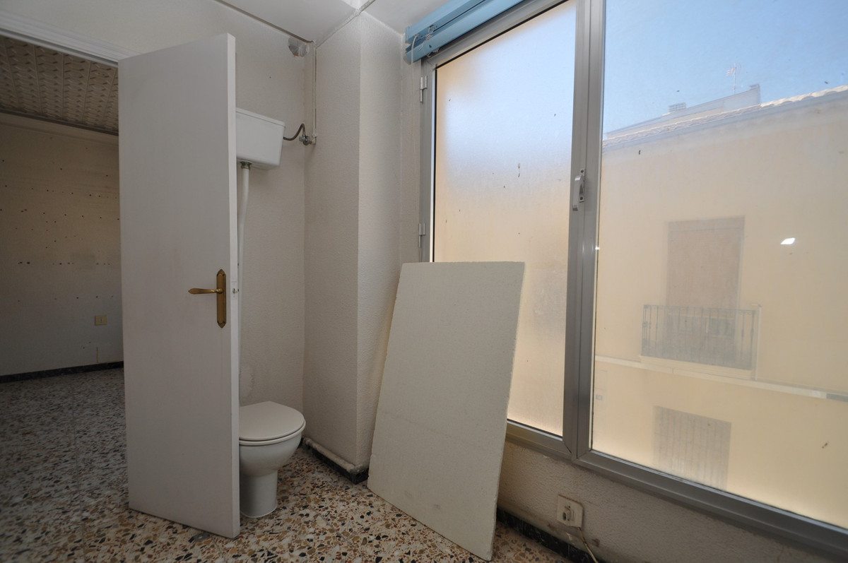 5 Bed Apartment for sale in Pinoso Costa Blanca, Alicante, Spain