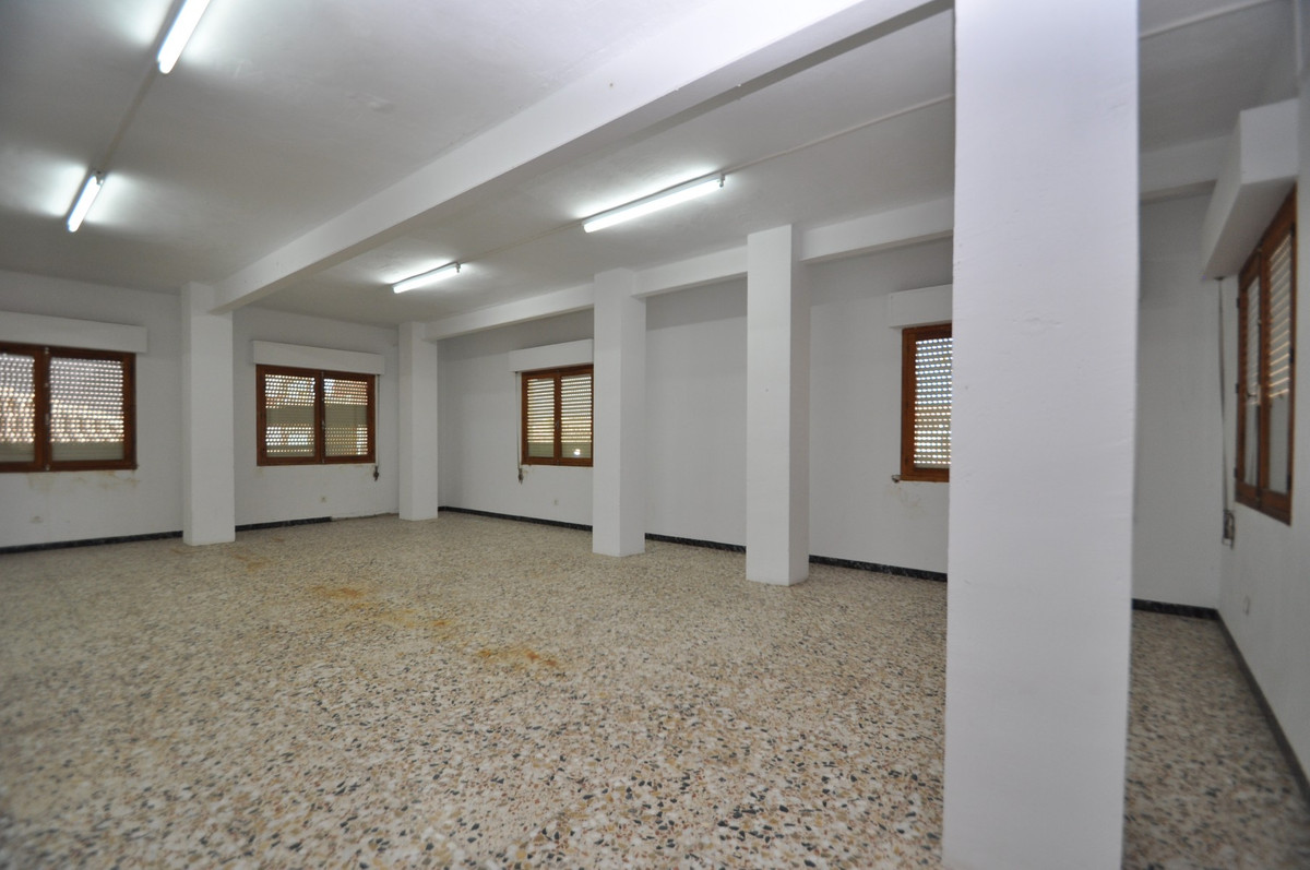 5 Bed Apartment for sale in Pinoso Costa Blanca, Alicante, Spain