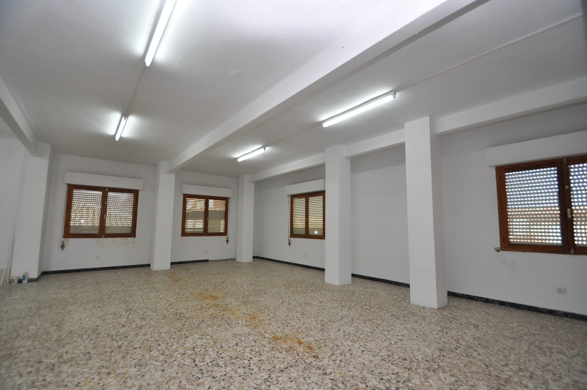 5 Bed Apartment for sale in Pinoso Costa Blanca, Alicante, Spain