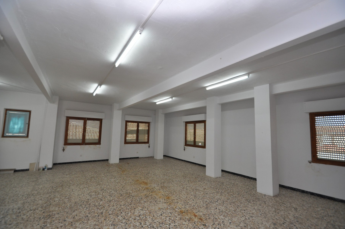 5 Bed Apartment for sale in Pinoso Costa Blanca, Alicante, Spain