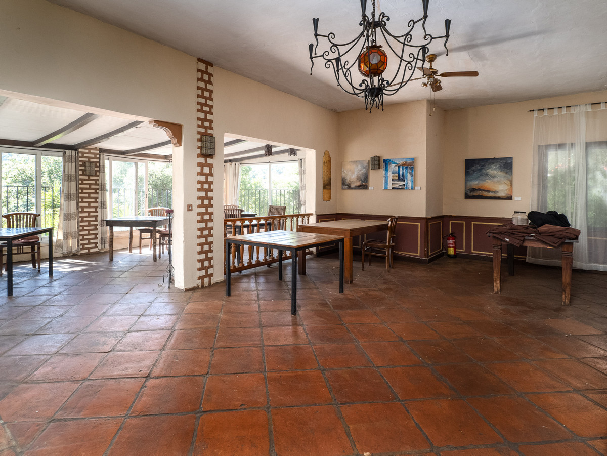 3 Bed Commercial unit for sale in Casares Costa Del Sol, Málaga, Spain