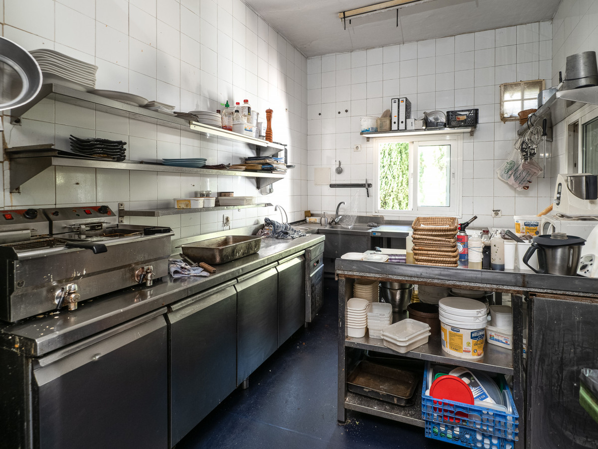 3 Bed Commercial unit for sale in Casares Costa Del Sol, Málaga, Spain