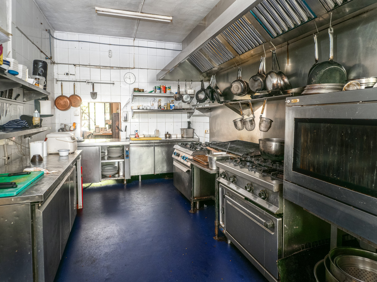 3 Bed Commercial unit for sale in Casares Costa Del Sol, Málaga, Spain
