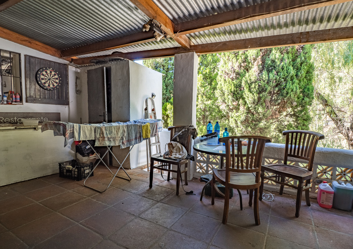 3 Bed Commercial unit for sale in Casares Costa Del Sol, Málaga, Spain