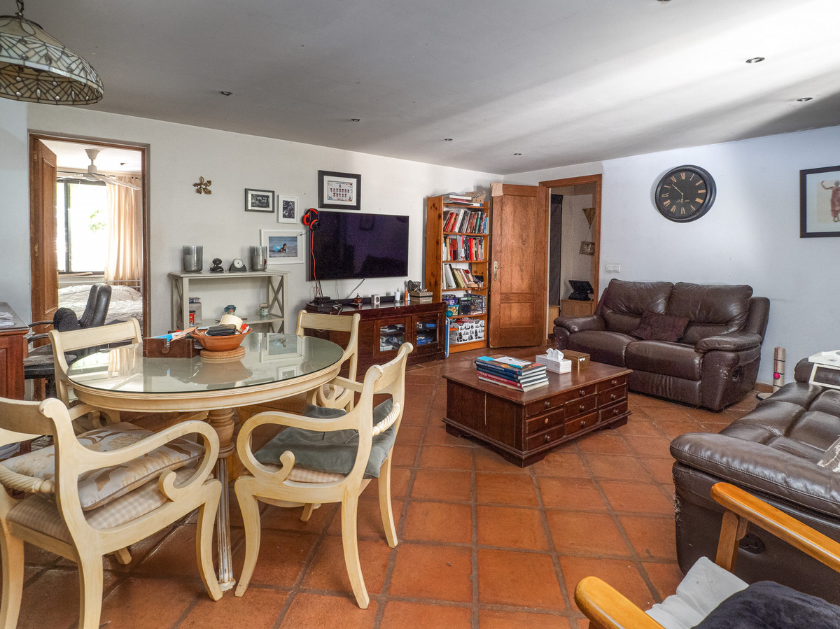 3 Bed Commercial unit for sale in Casares Costa Del Sol, Málaga, Spain