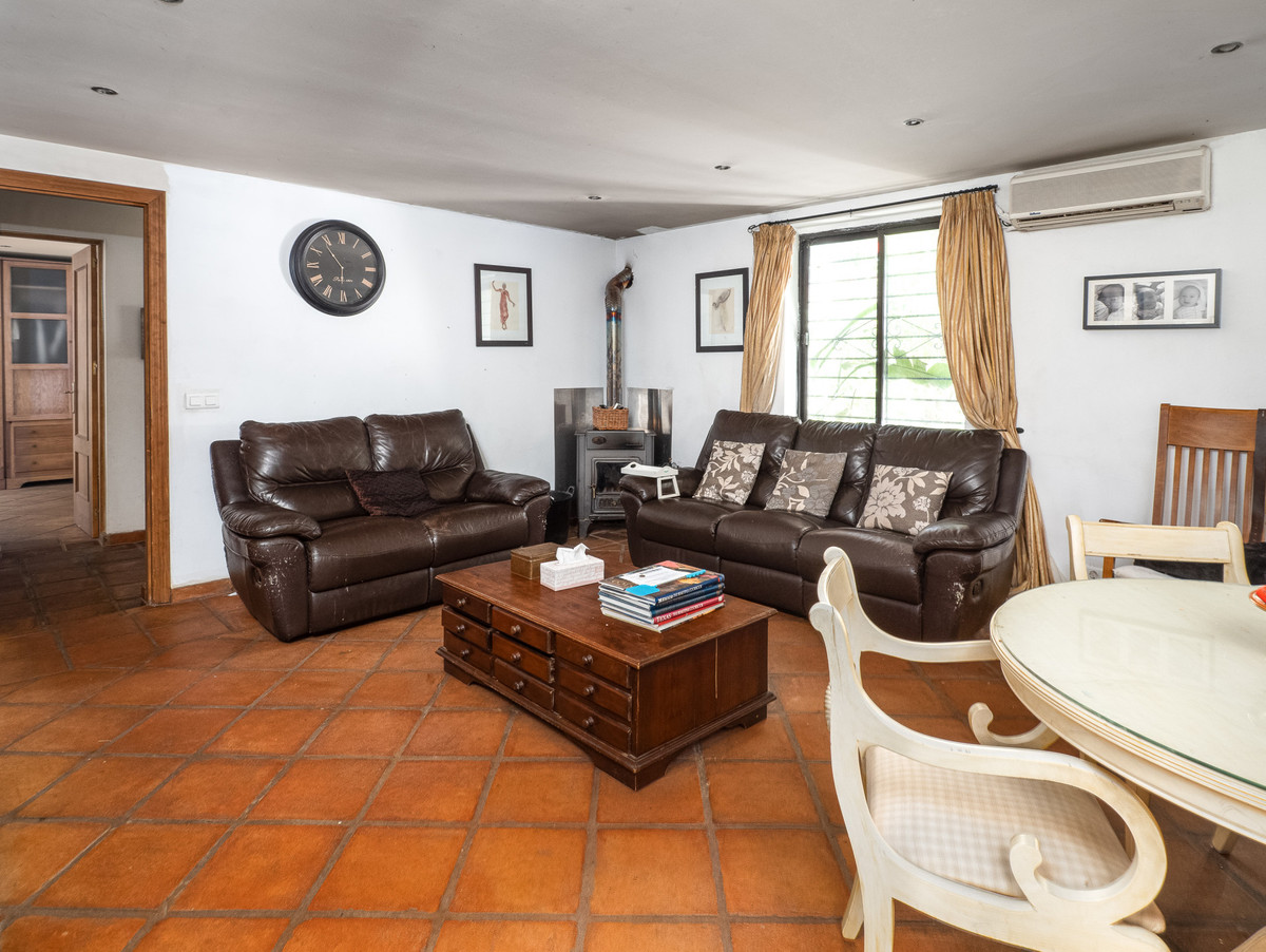 3 Bed Commercial unit for sale in Casares Costa Del Sol, Málaga, Spain